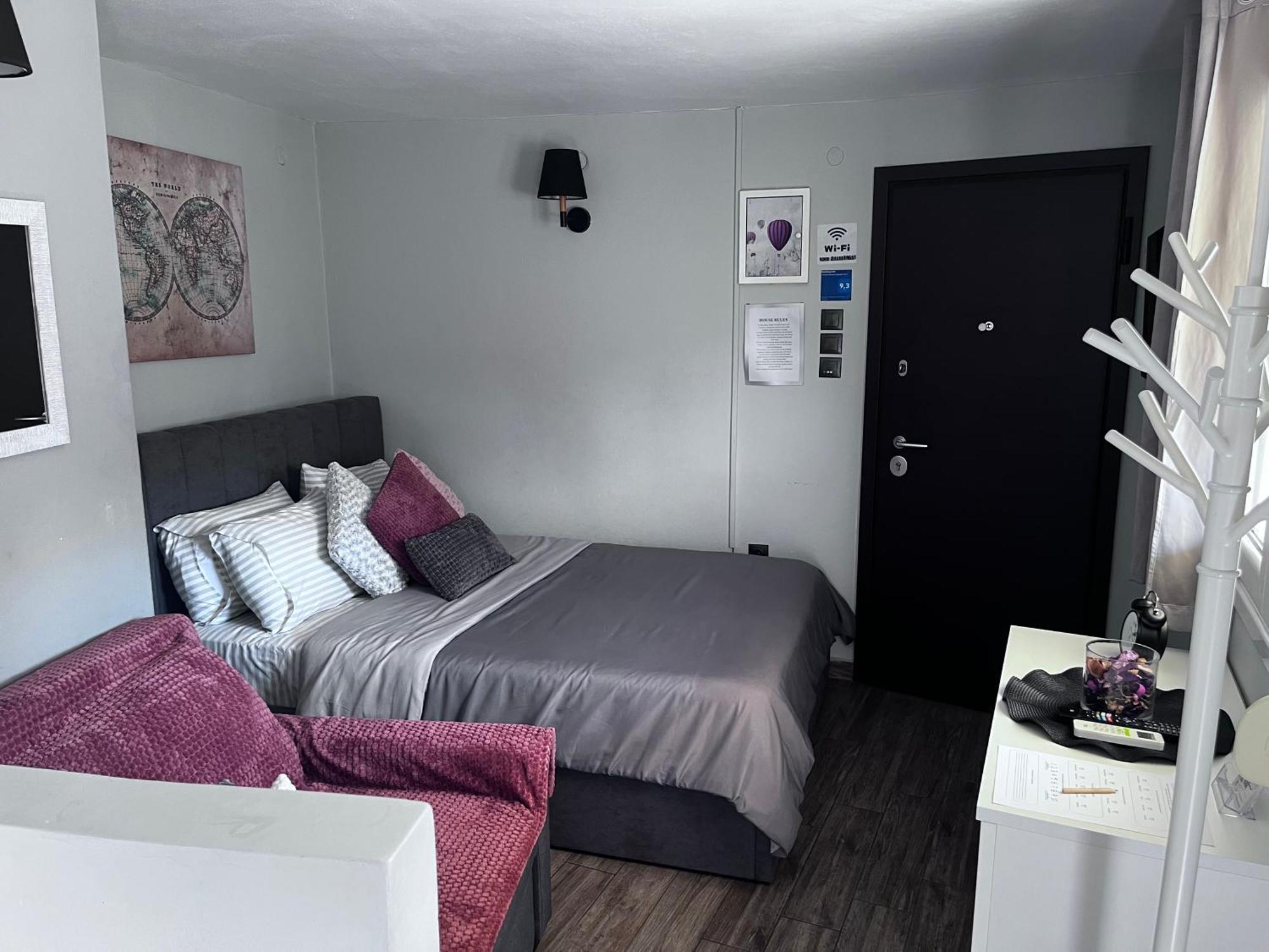 Cozy Studio Apartment In The Heart Of เอเธนส์ ภายนอก รูปภาพ
