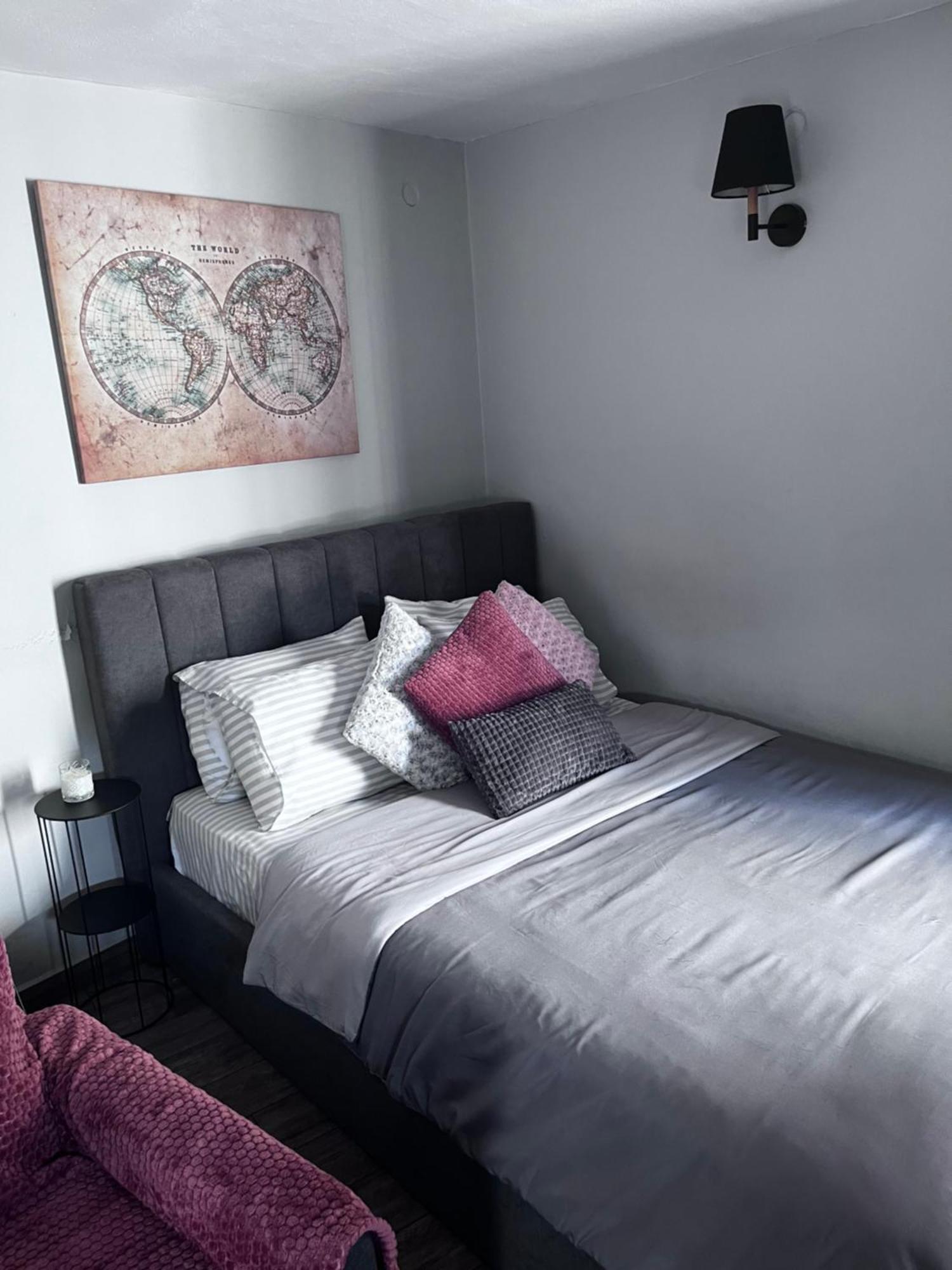Cozy Studio Apartment In The Heart Of เอเธนส์ ภายนอก รูปภาพ