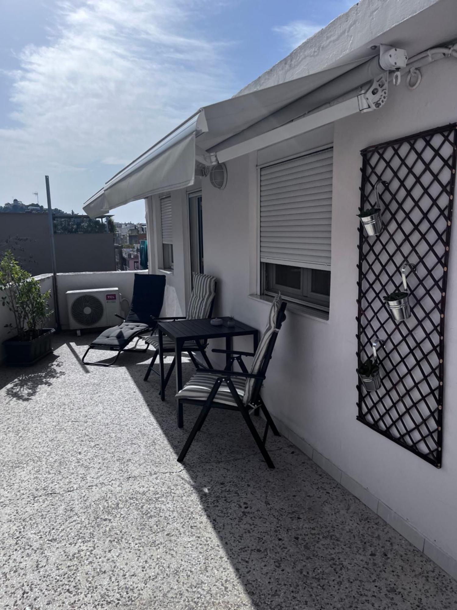 Cozy Studio Apartment In The Heart Of เอเธนส์ ภายนอก รูปภาพ